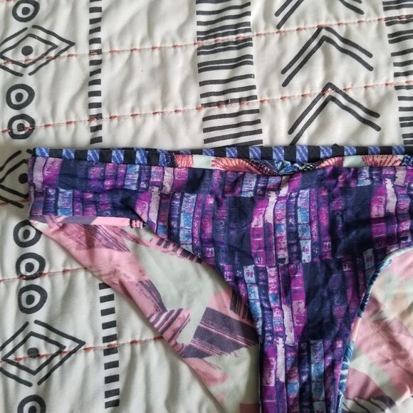 Maaji Reversible Bikini Swim Bottom Small - Picture 5 of 7